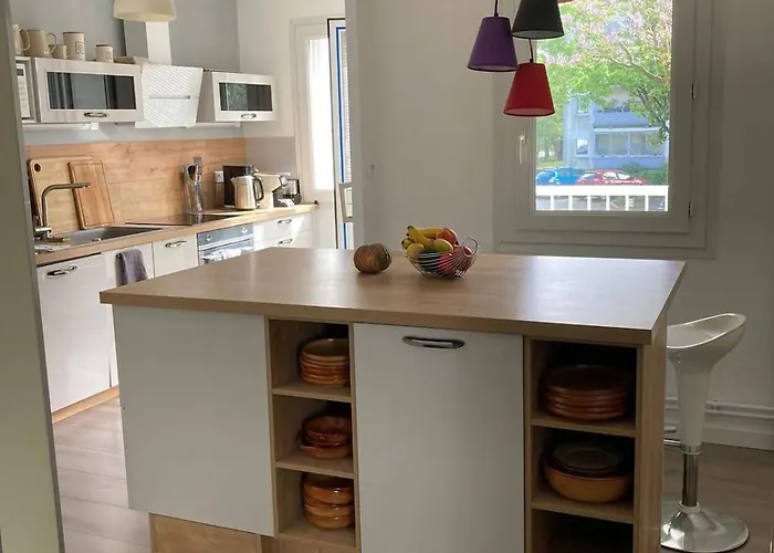 Grand Avec Terrasse Et Parking